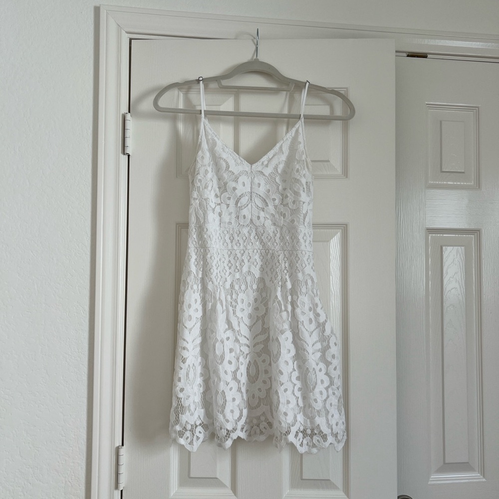White Lace Sleeveless Dress